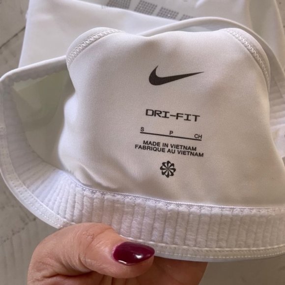 NIKE WOMENS DRI – FIT SWOOSH MEDIUM SUPPORT NON – PADDED METALLIC GRAPHIC SPORTS - Picture 5 of 5